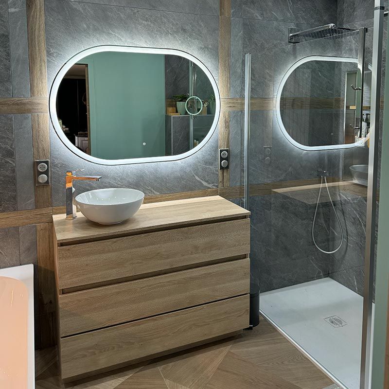 Vue d'une salle de bain rénovée avec une douche à l'italienne près de la métropole lilloise Lille